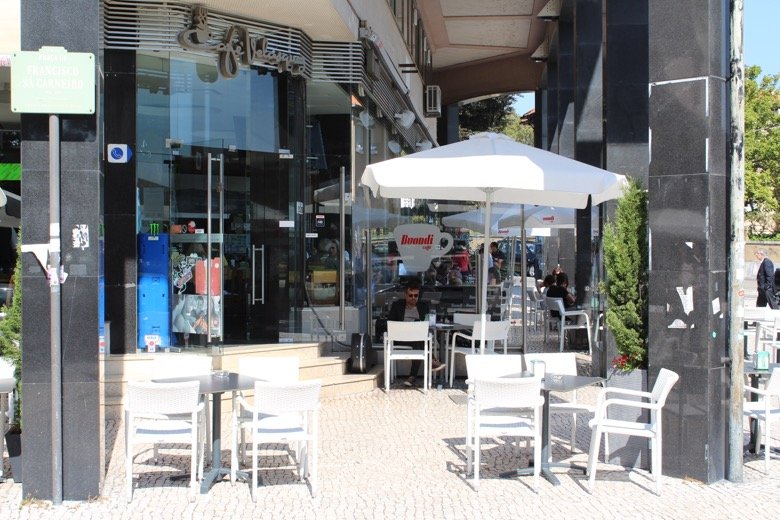 Velasquez in Porto - A very well-known Porto coffee shop